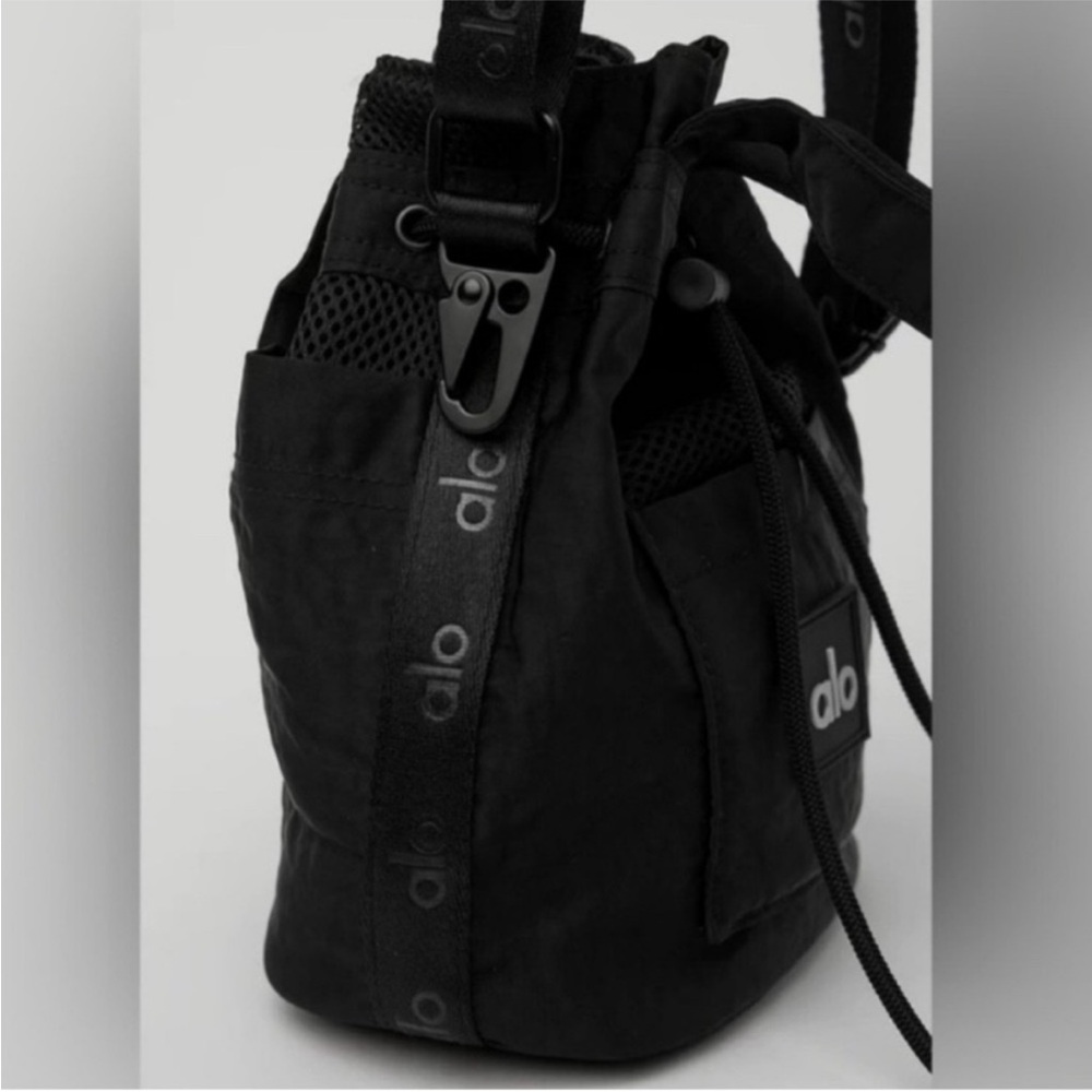 Alo Yoga Utility Cross Body Bucket Bag - Picture 4 of 8